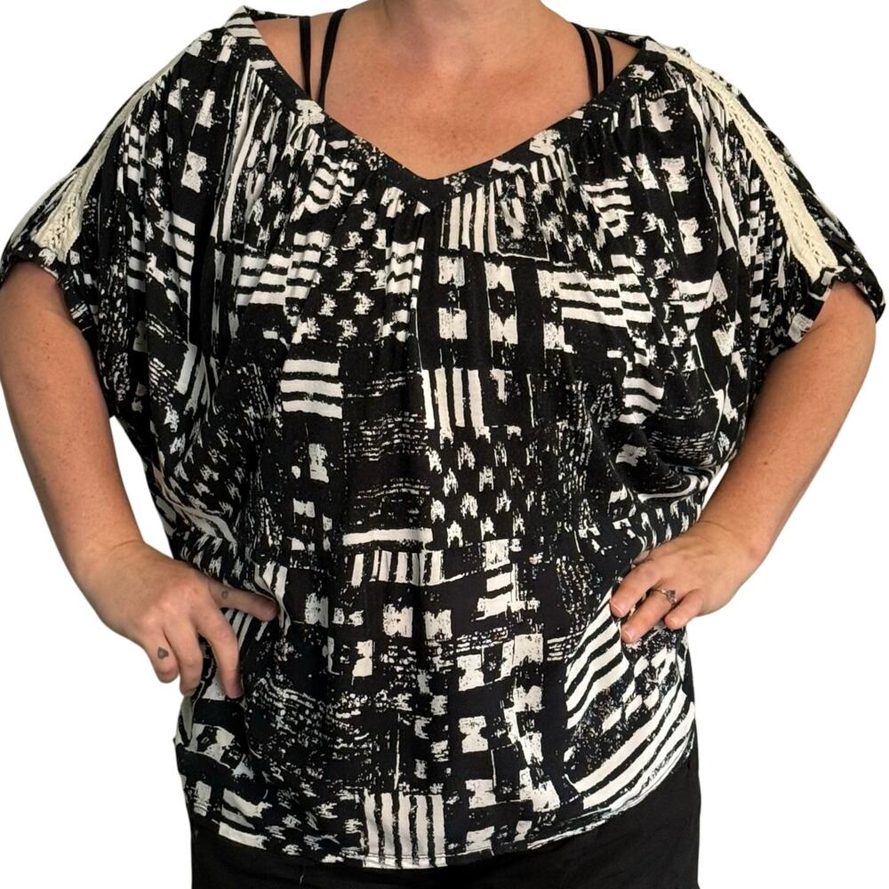 Anthropologie Addison Story Black White Abstract Crochet Dolman Blouse Top Small